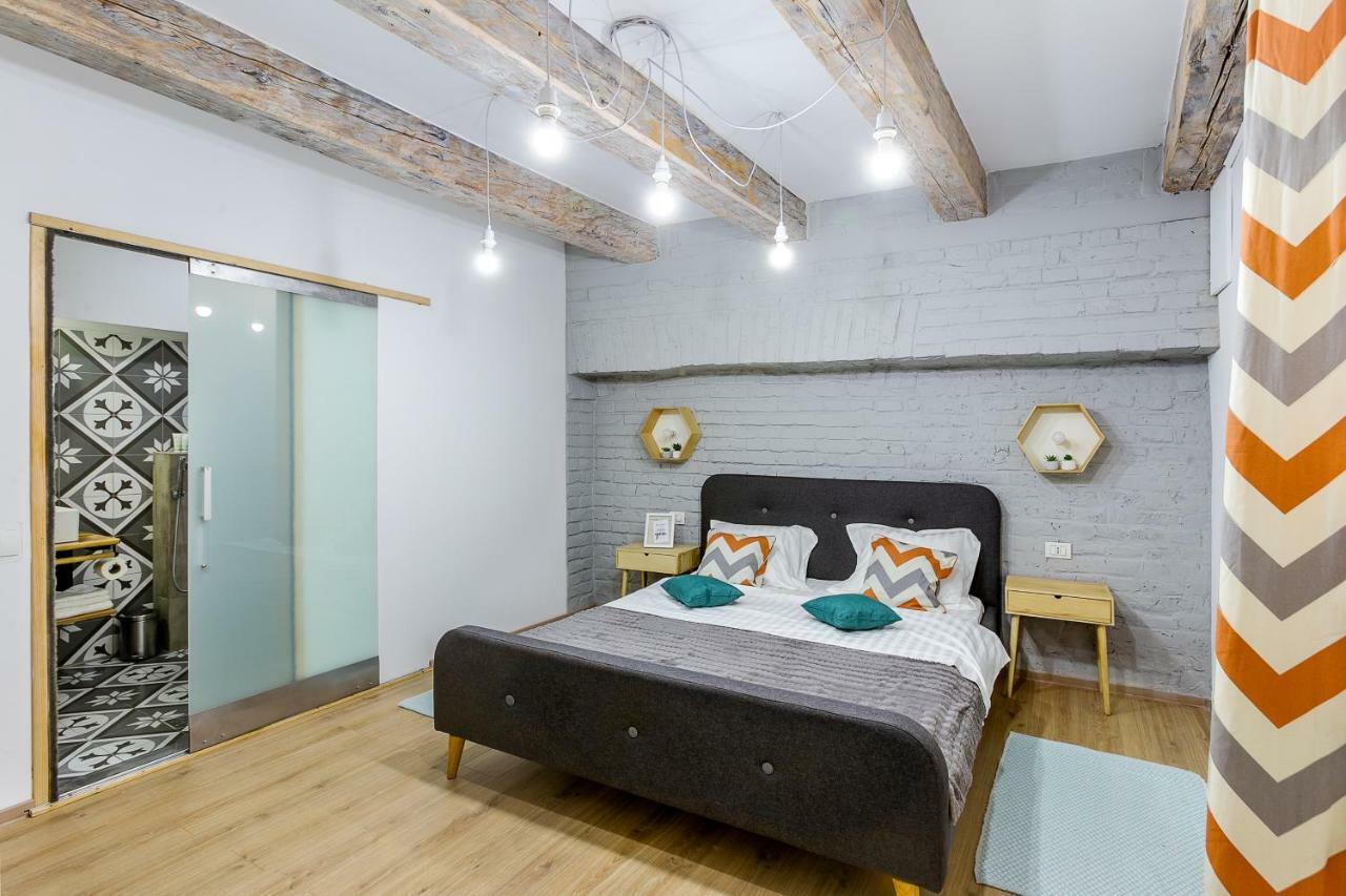 Season Apartment *